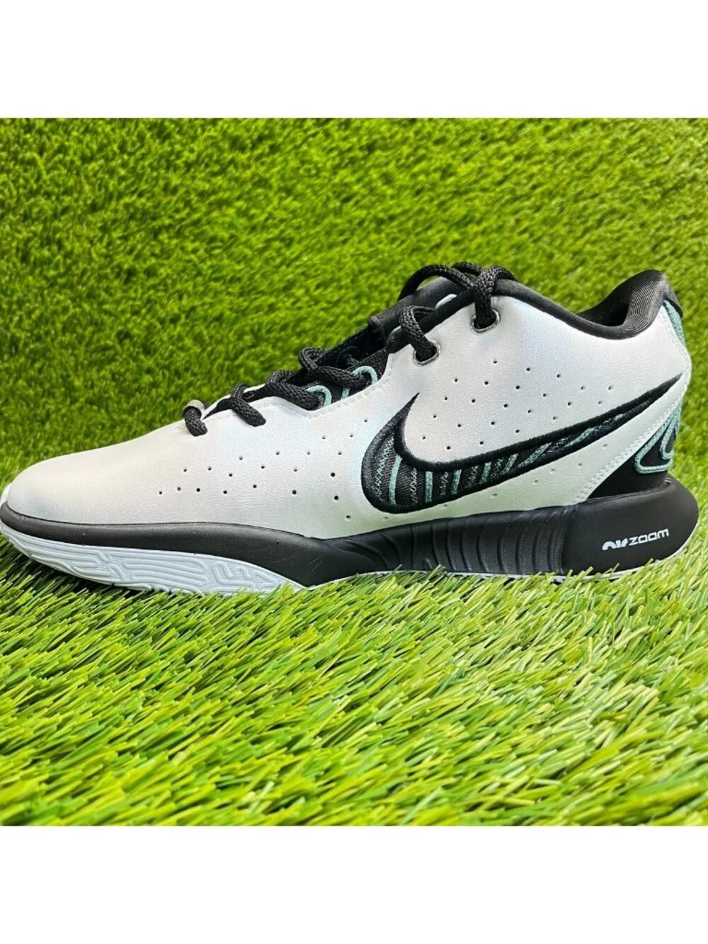 Nike LeBron 21 Conchiolin Boys Size 7Y White Black Basketball Shoes Sneakers
